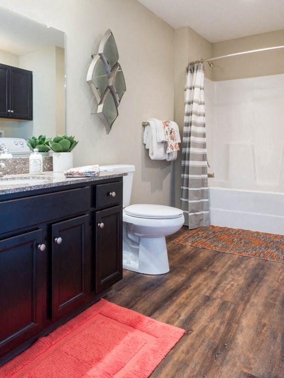 Washington OH Apartment Rentals Redwood Hawthorne Gate Bathroom