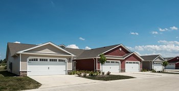 Washington OH Apartment Rentals Redwood Hawthorne Gate Two Car Garage - Photo Gallery 2