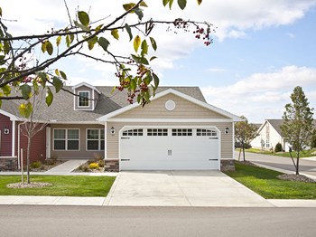 Milford OH Apartment Rentals Redwood Thornhill Landing Two Car Garage - Photo Gallery 2