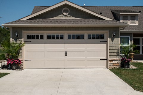 Avon OH Apartment Rentals Redwood Carmel At Stonebridge Two Car Garage