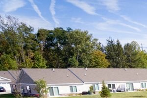Avon Lake OH Apartment Rentals Redwood Hampshire Highlands Back Pond - Photo Gallery 2