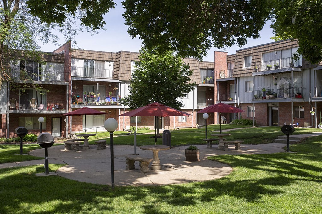 a courtyard in the middle of an apartment building