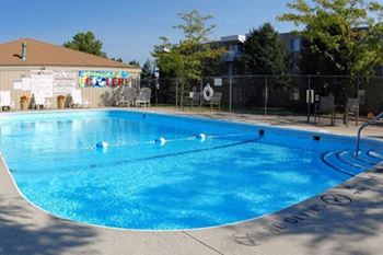 outdoor swimming pool amenity