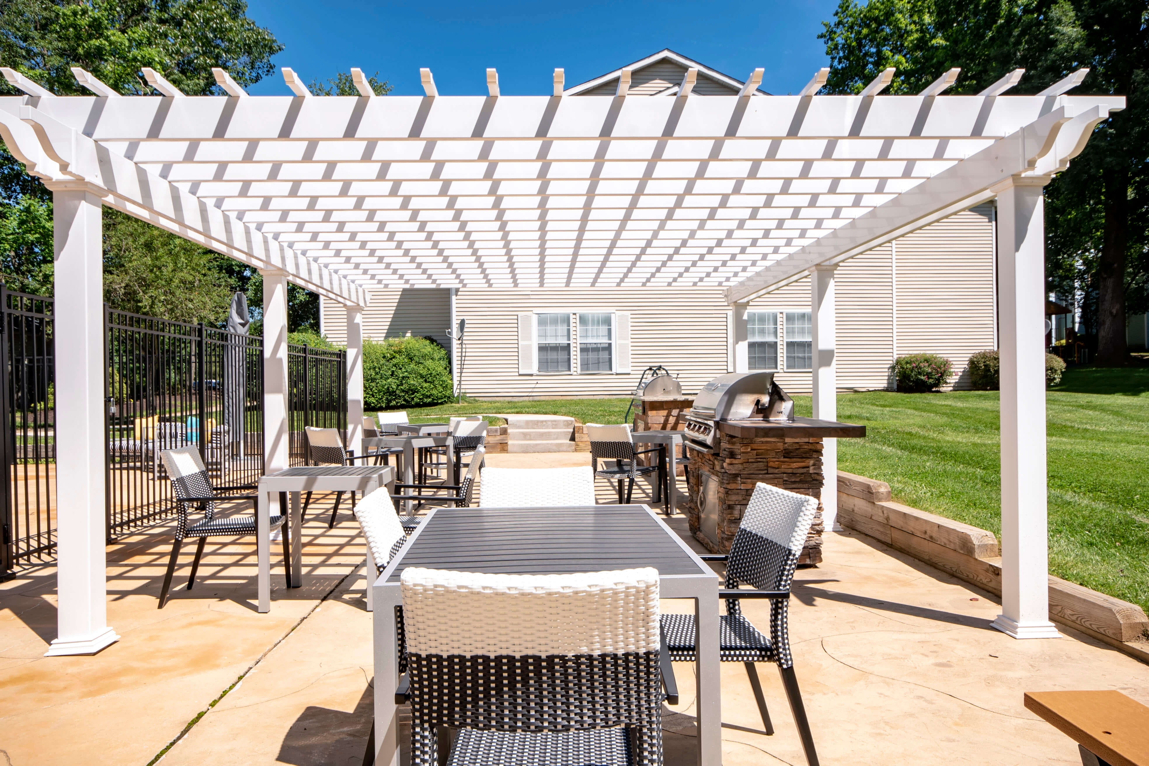 Clary's Crossing outdoor picnic area.