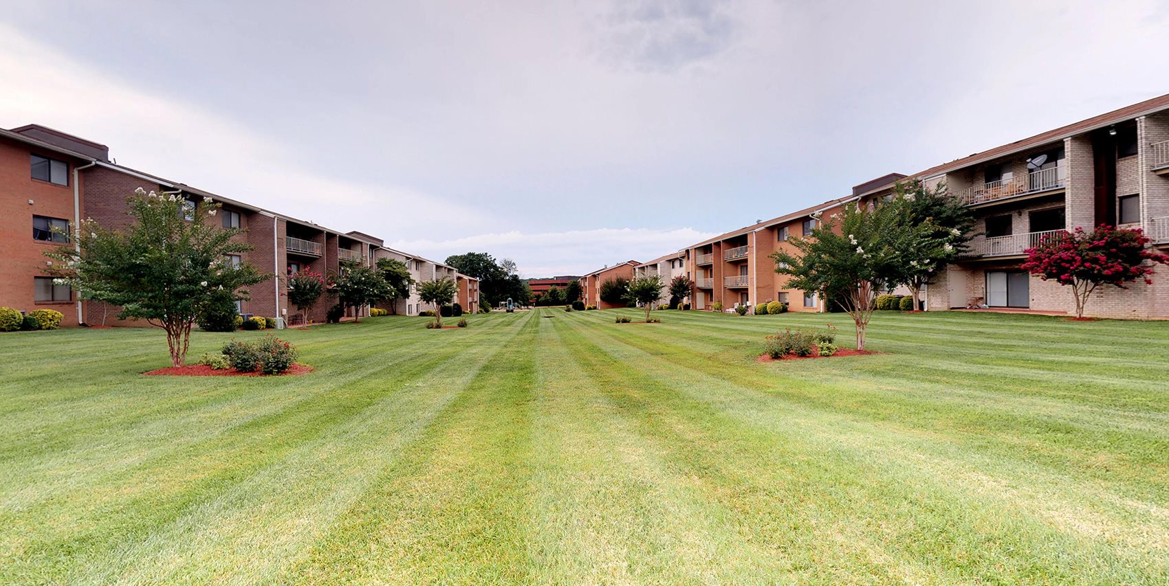 Apartments In Fairfax Va Gainsborough Court Large Outdoor Grass Area With Exterior View Of The Apartments