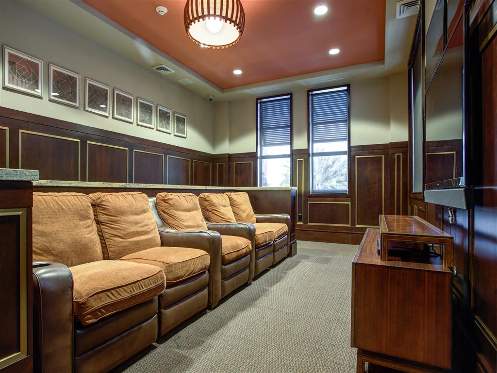 One Plantation Apartments