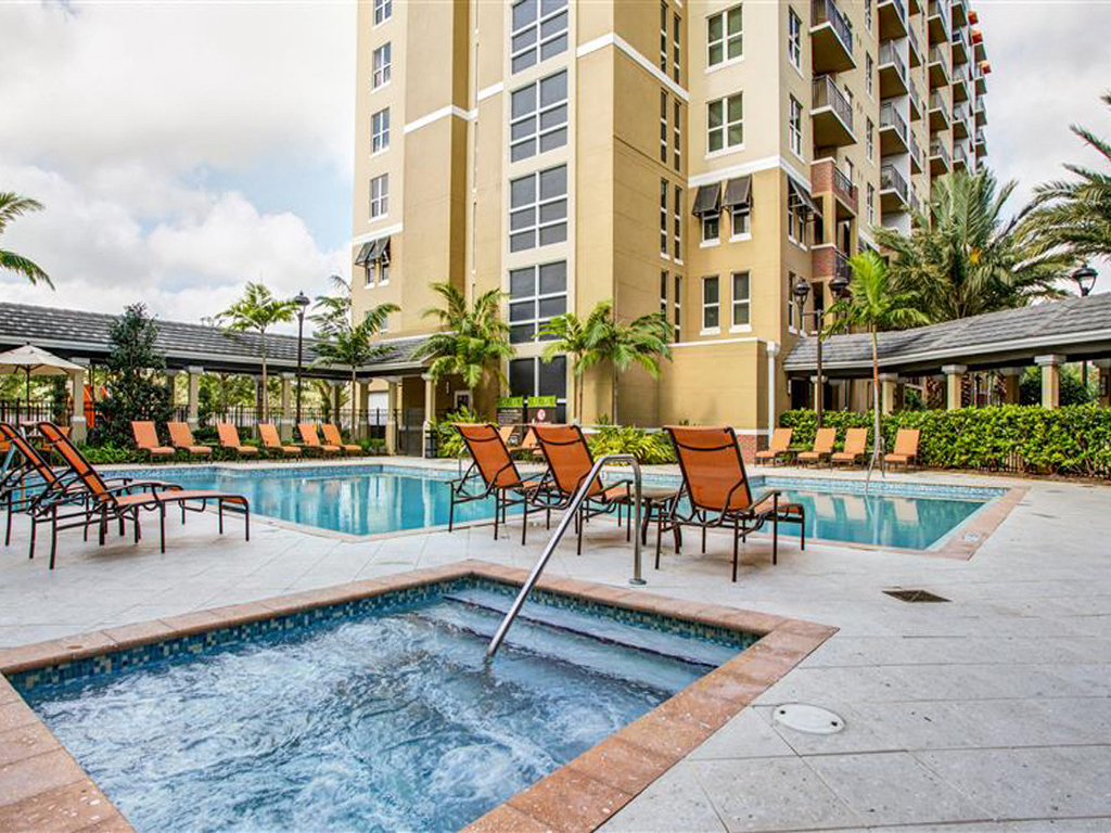 One Plantation Apartments