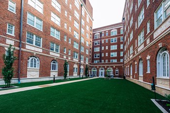 4910 W. Pine Blvd Studio-2 Beds Apartment for Rent - Photo Gallery 2
