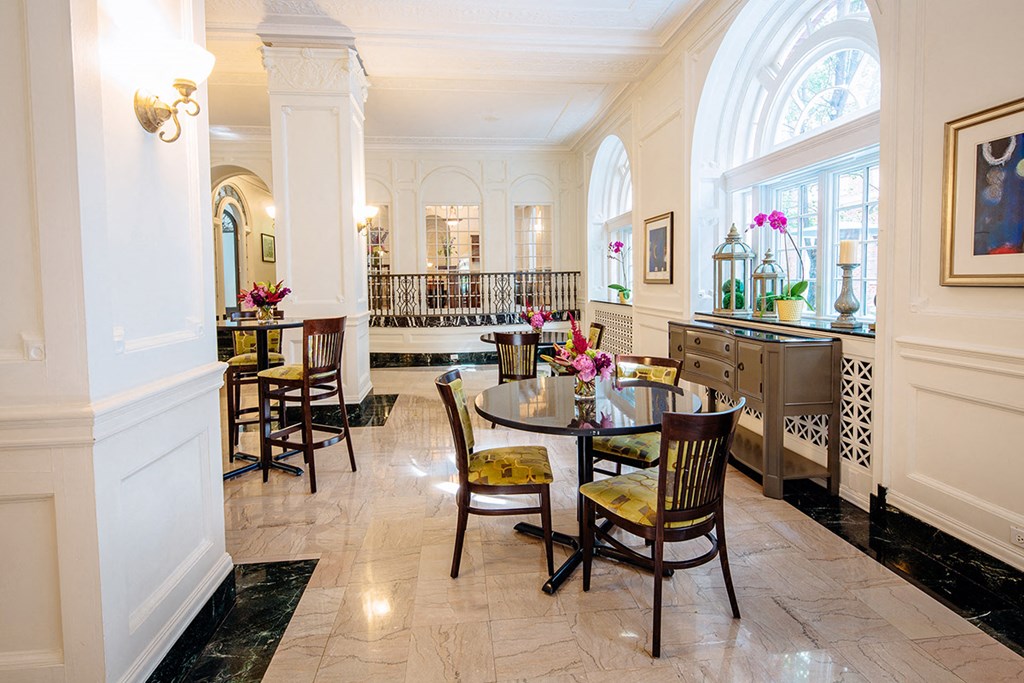 dining area with dark tables and green dining chairs at Residences at Forest Park, Missouri