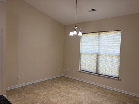 7 BRADFORD COURT - SMALL PET ALLOWED 3 Beds Apartment for Rent