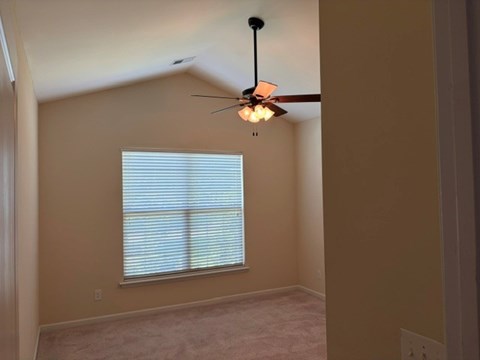 7 BRADFORD COURT - SMALL PET ALLOWED 3 Beds Apartment for Rent
