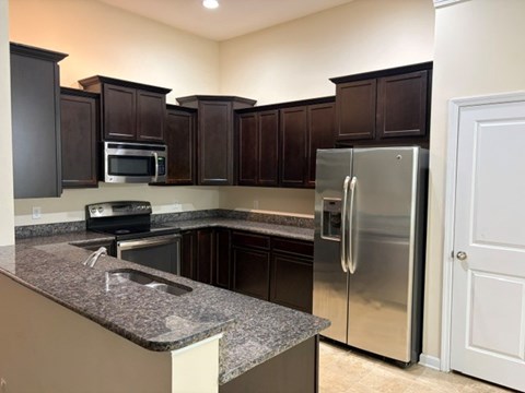 7 BRADFORD COURT - SMALL PET ALLOWED 3 Beds Apartment for Rent