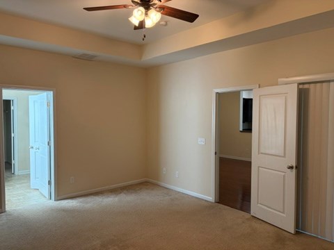 7 BRADFORD COURT - SMALL PET ALLOWED 3 Beds Apartment for Rent