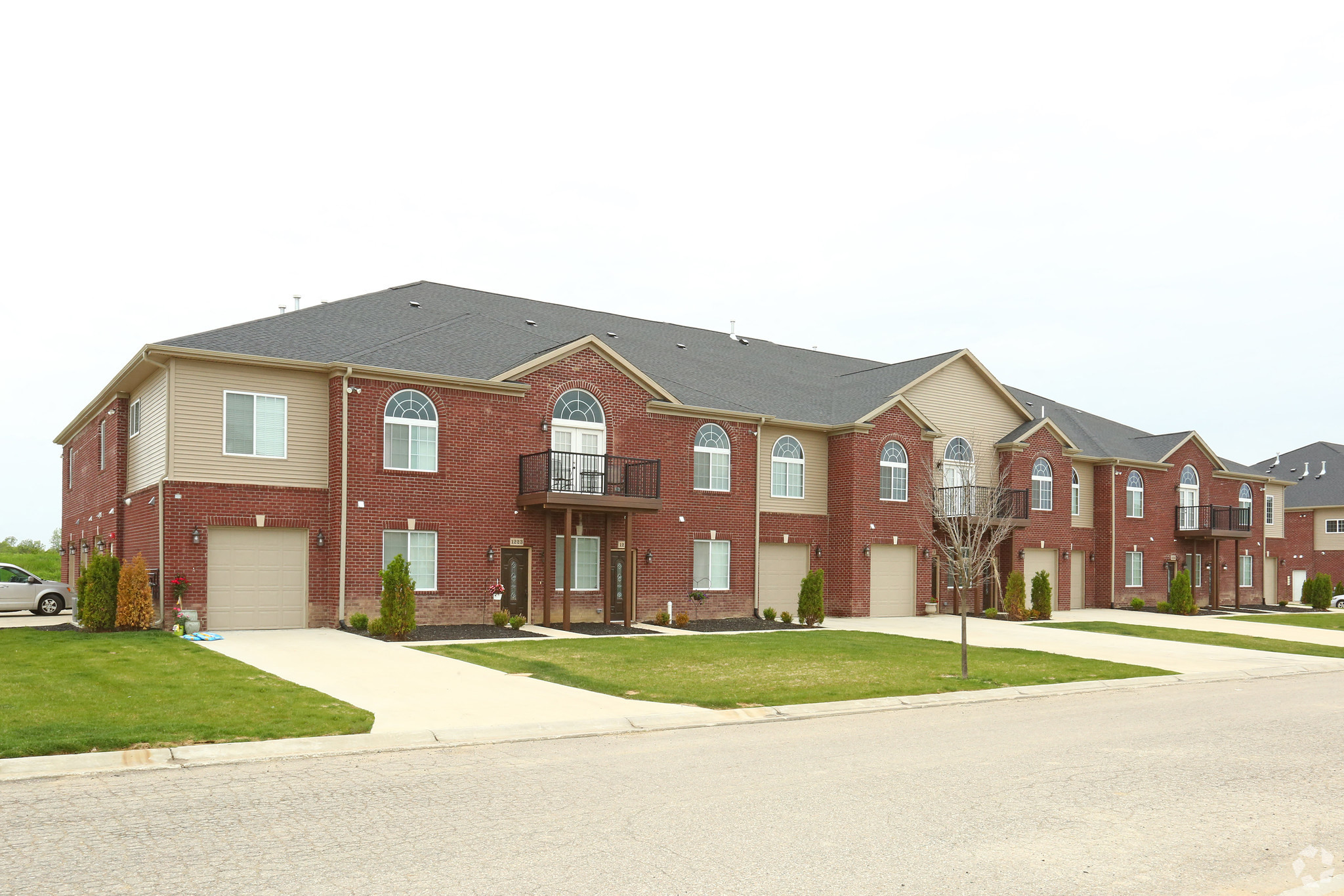 The Grand Apartments, 1100 Hunters Run, Grand Blanc, MI - RENTCafé