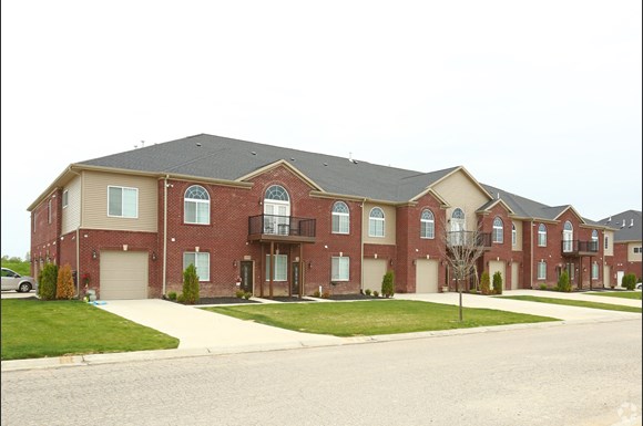 The Grand Apartments, 1100 Hunters Run, Grand Blanc, MI - RENTCafé