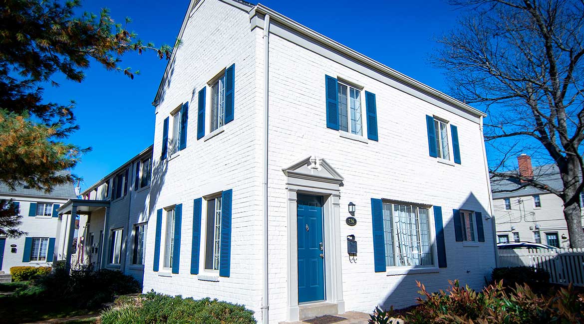 Brookville Townhomes Apartments in Alexandria, VA