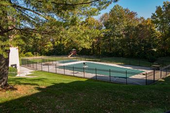 Glen Willow Apartments Pool 1