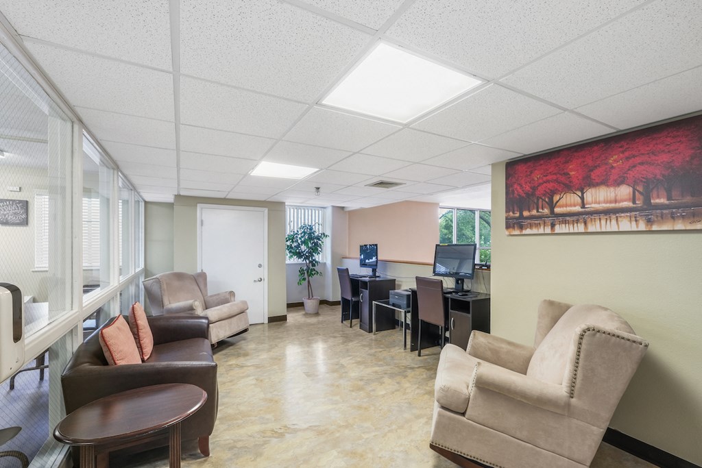 computer stations and sitting area at Sundale Manor Apartments