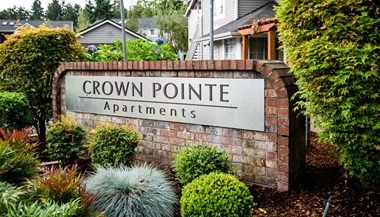 Lakewood Apartments - Crown Pointe Apartments - Sign