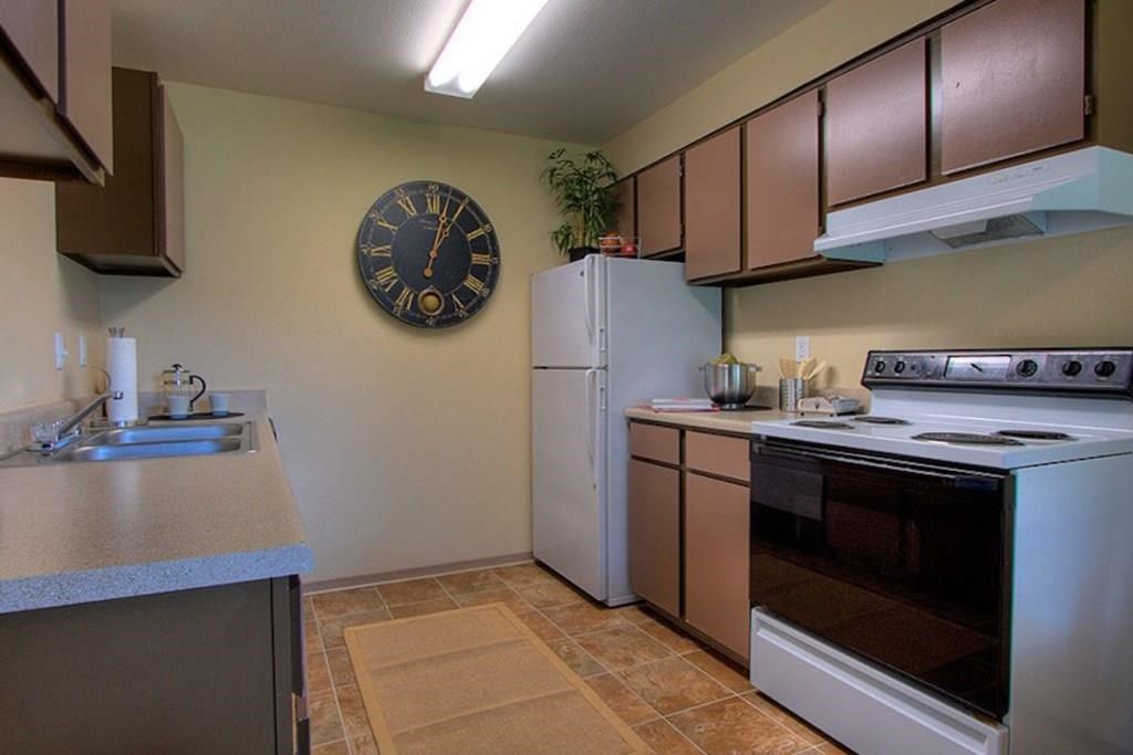 Tacoma Apartments - Heatherstone Apartments - Kitchen