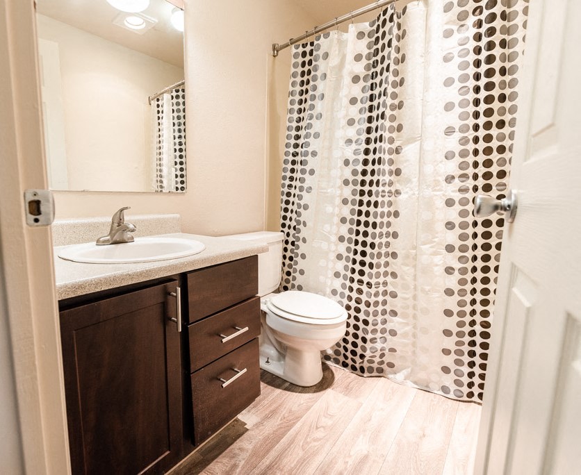 Lakewood Apartments - Southern Pines Apartments - bathroom