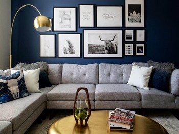Living room with large sofa - Photo Gallery 10