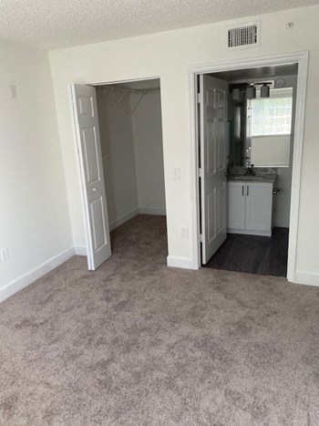 18350 NW 62nd Avenue 1-3 Beds Apartment for Rent - Photo Gallery 4