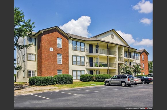 Eagles South Apartments 1131 S College St Auburn Al Rentcafé Auburn Photo Gallery 1