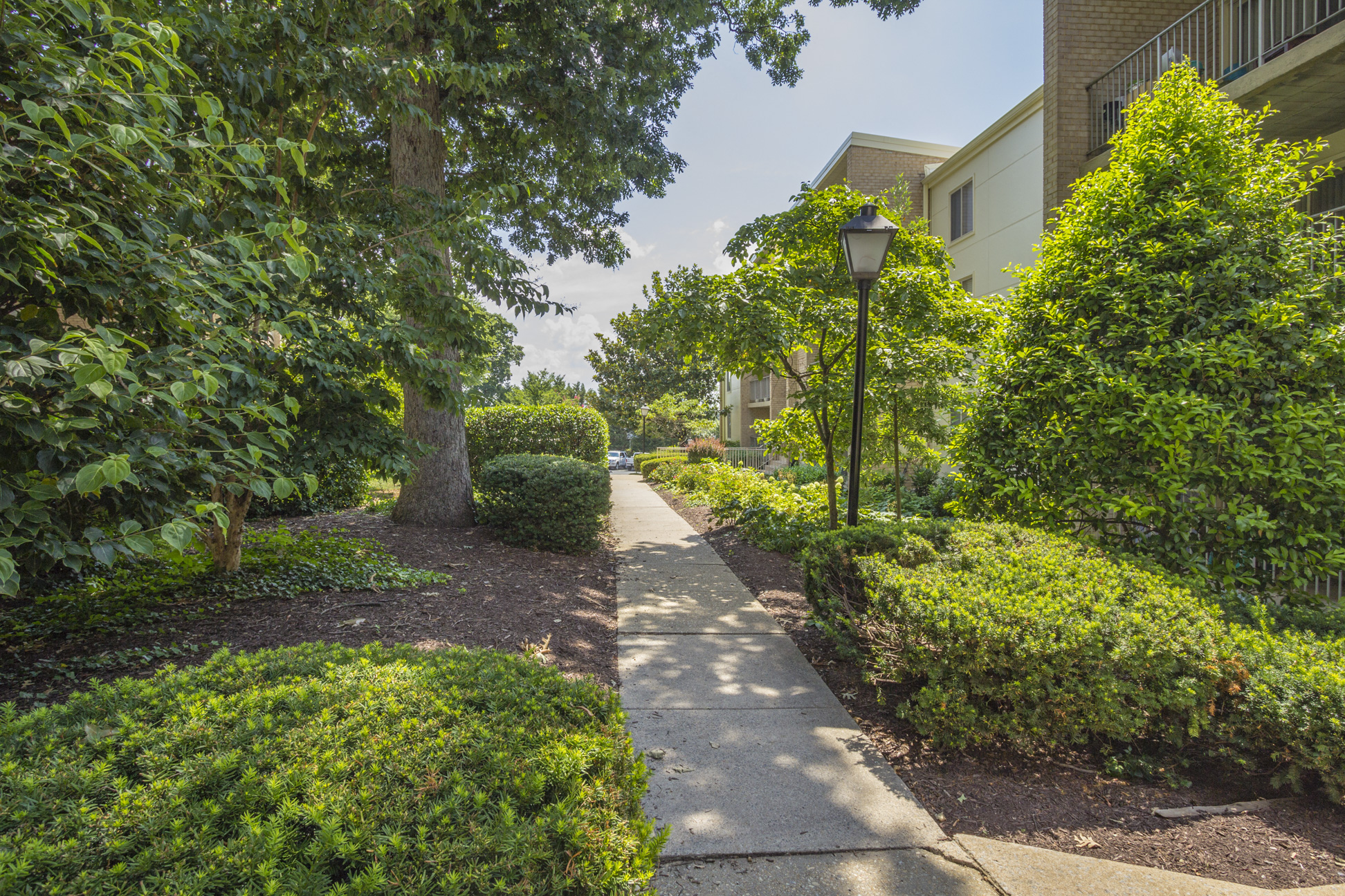 Devonshire Square Apartments, 2250 Mohegan Drive, Falls Church, VA