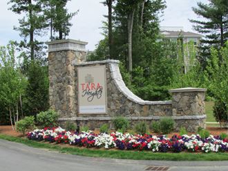 the sign for tara heights at the entrance to the park