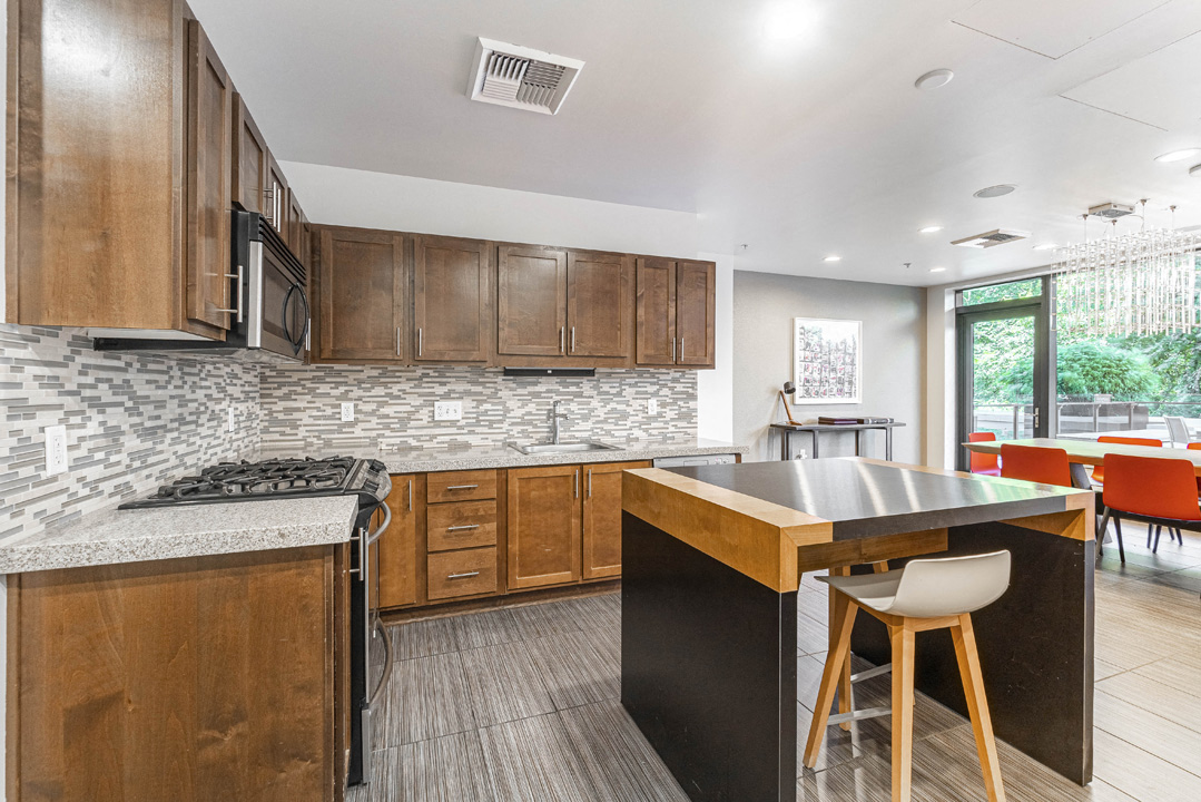 the preserve at ballantyne commons apartment kitchen and dining area