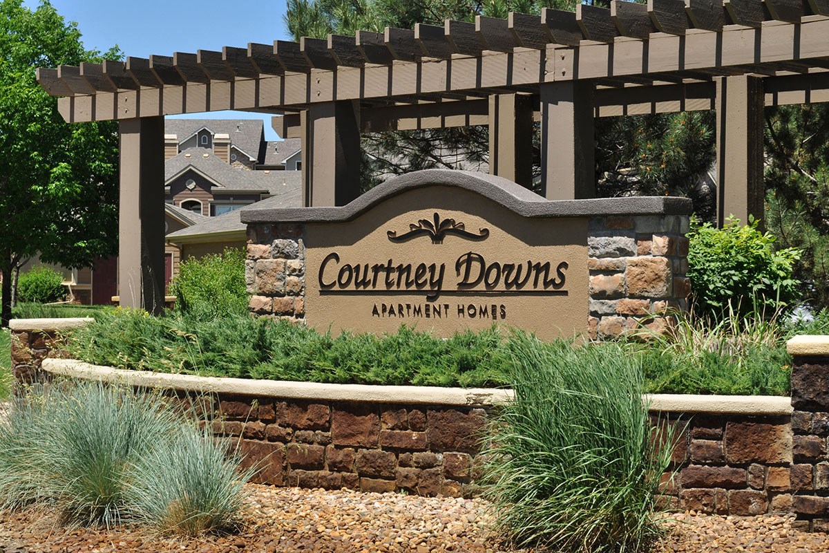 Courtney Downs Apartment Homes, 15849 E Jamison Dr, Englewood, CO