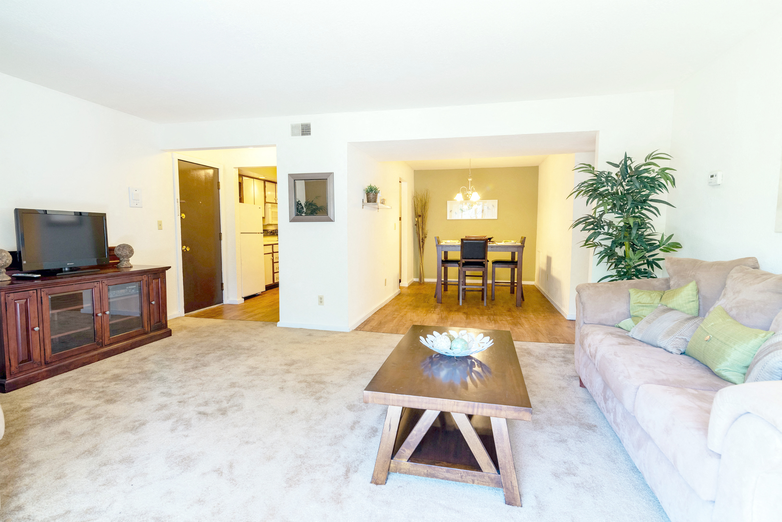 Camelot Place Apartments Apartments in Saginaw, MI