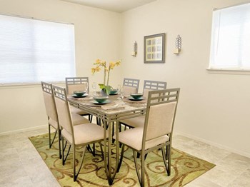 dining area at Gateway Townhomes - Photo Gallery 7
