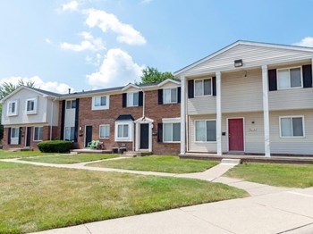 apartments with off street parking in Romulus MI
