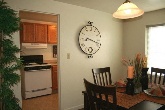 Oxford Village Townhomes Ebrochure