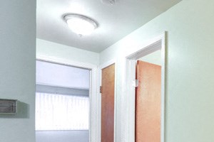 Sheridan Drive Apartments Tonawanda - Kitchen and Hall