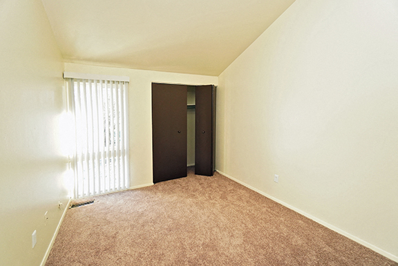 Parkside Houses - One to Four-bedroom, One to One and a Half-Bath Units – Amherst, NY – Williamsville North School District – Carpeting and Vinyl Plank Flooring – Master – Master Bath – Closets – Extr