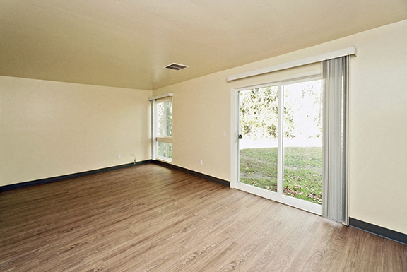 Parkside Houses – Living Room – Amherst Area – Appliances Included - 24 Hour Emergency Maintenance – Carpeting and Vinyl Plank Flooring – Storage – Ask for a Tour -- Internet and Cable Ready - Afforda