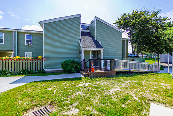 Parkside Houses – One to Four-bedroom, One to One and a Half-Bath Units – Amherst, NY – Off Street Parking – UB North – Swimming Pool – Tennis Court - Cable/Internet Ready - In-unit Laundry