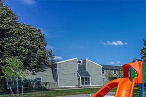 Parkside and Brewster - Community Playground Parkside Houses – One to Four-bedroom, One to One and a Half-Bath Units – Amherst, NY – Off Street Parking – UB North – Swimming Pool – Tennis Court - Cable/Internet Ready - In-unit Laundry