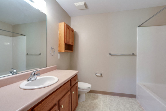 Stonington Park Apartments – Bathroom – Master Bathroom - On-Site Laundry - 24 Hour Emergency Maintenance – Ask for a Tour - Extra Storage – Pet Friendly