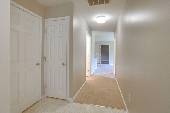 Stonington Park Apartments - Two-bedroom, Two-Bath Units - Two-bedroom, One and a half-Bath Units - Three-bedroom, Two-Bath Units – Getzville, NY – Williamsville School District – Fireplace – Air Cond