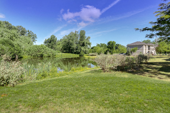 Stonington Park Apartments - Two-bedroom, Two-Bath Units - Two-bedroom, One and a half-Bath Units - Three-bedroom, Two-Bath Units – Getzville, NY – Williamsville School District – Fireplace - Balcony 