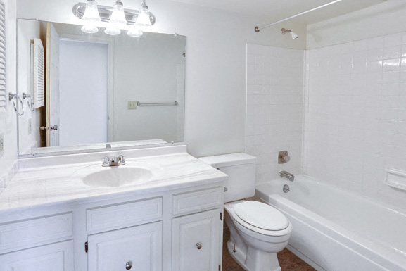 Liberty Square Apartments – Bathroom – Appliances Included - 24 Hour Emergency Maintenance – Ask for a Tour - Pet Friendly