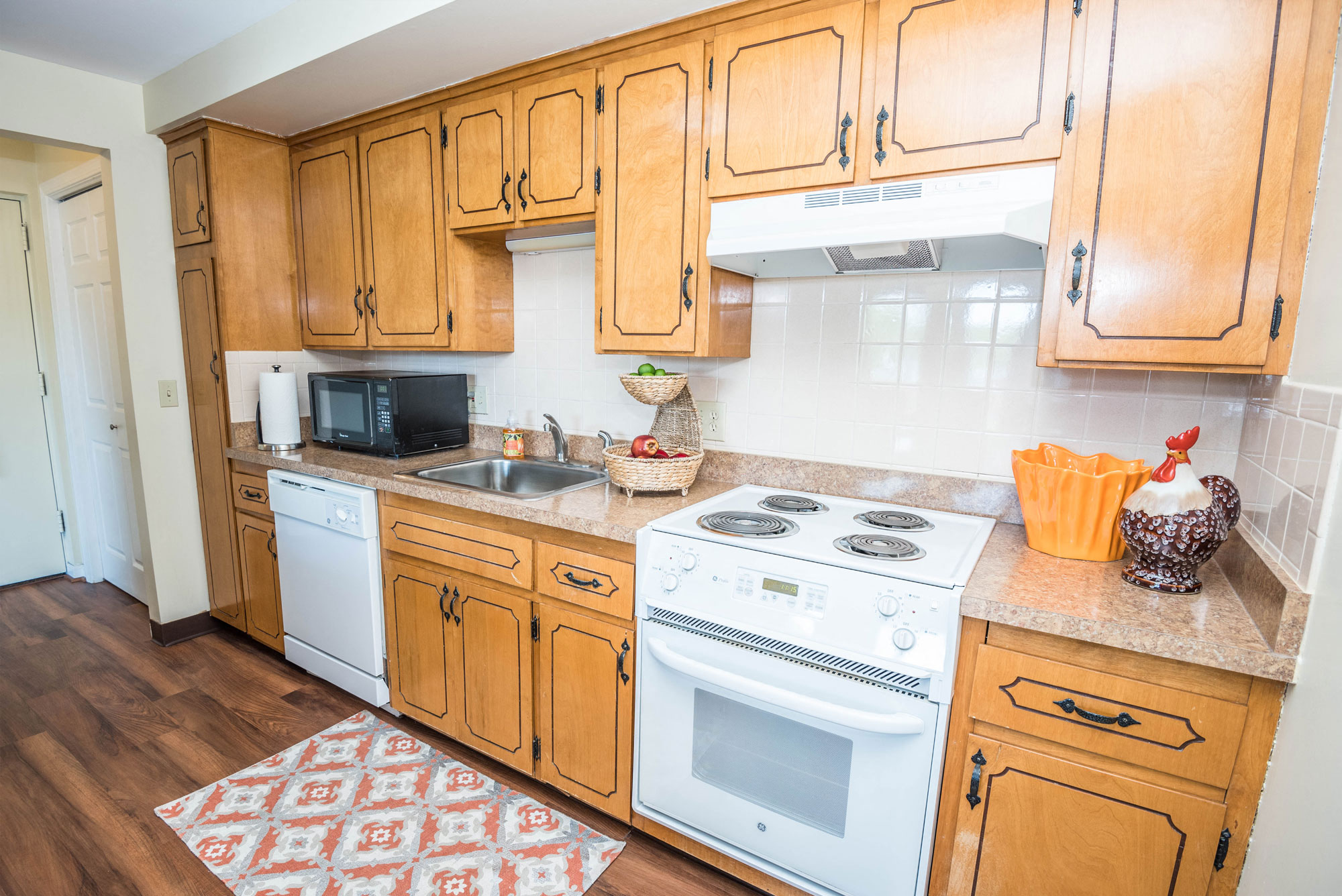 Olde Towne Village Apartments – Kitchen – Snack Bar - Appliances Included - 24 Hour Emergency Maintenance - Balcony – Dishwasher - Ask for a Tour - Pet Friendly