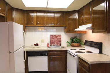 Peppertree Village Apartments – Kitchen - Dining – Appliances Included - 24 Hour Emergency Maintenance - Garbage Disposal – Dishwasher - Private Storage - Ask for a Tour - Pet Friendly