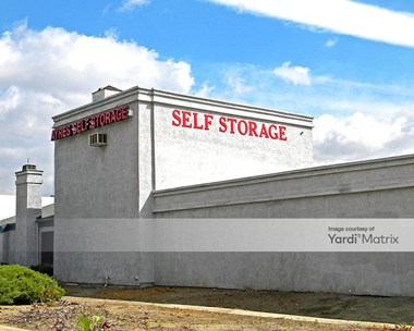 Storage Units for Rent available at 10625 Central Avenue, Montclair, CA 91763 Photo Gallery 1