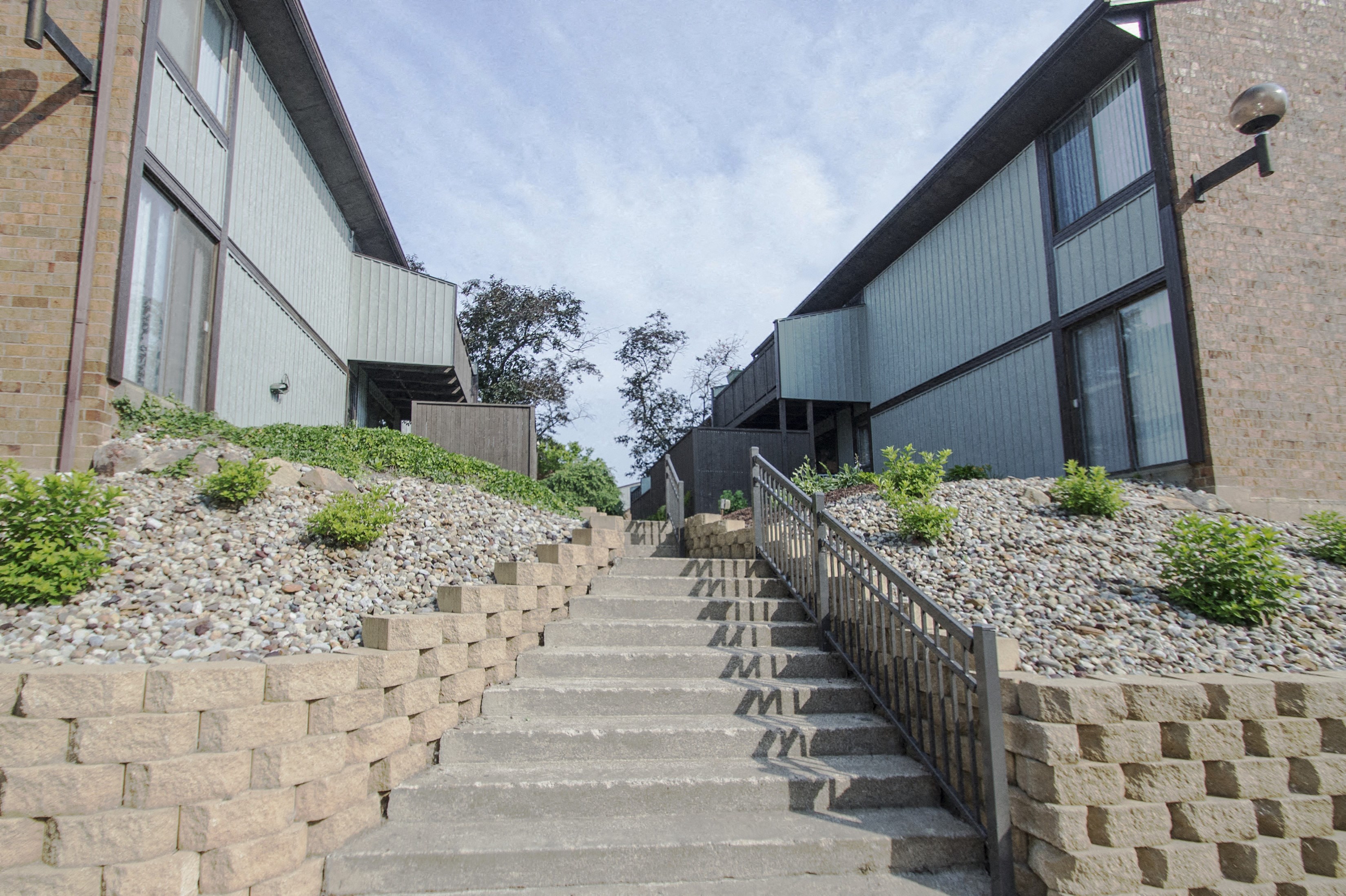 London Square Apartments, 2740 Shaftesbury Dr. NW, Canton, OH RentCafe