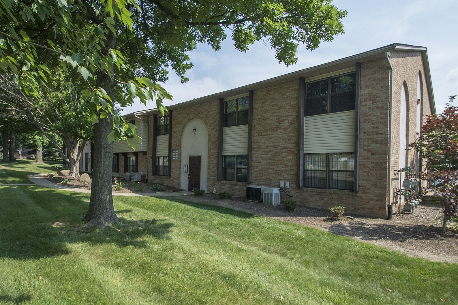Perry Hills Colony Apartments, 2872 Colony Woods Circle SW, Canton, OH